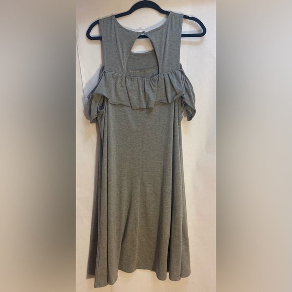 Torrid Woman’s Gray Cold Shoulder Dress Size 1 - Picture 4 of 8